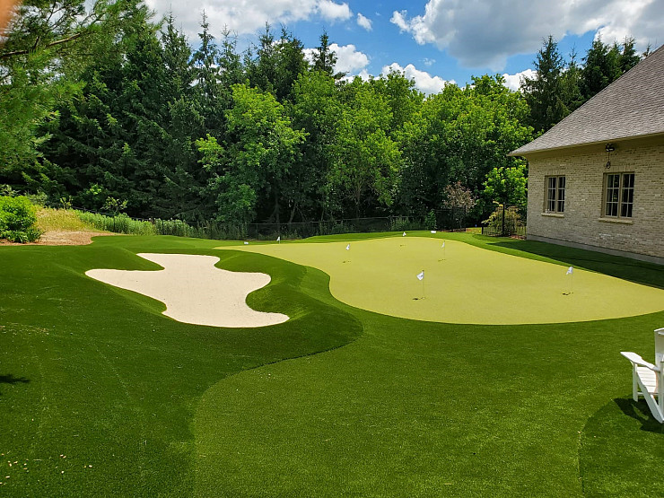 Synthetic Turf Backyard Putting Green